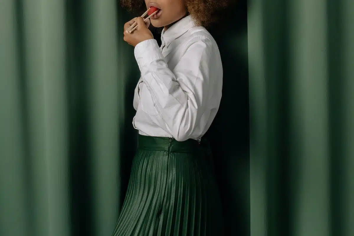 femme  jupe-plissée