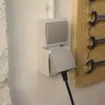 Comment monter une prise et un interrupteur