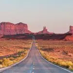 Route au milieu du désert USA