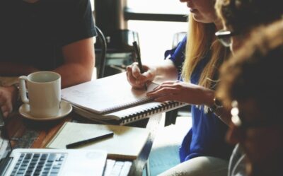 Sur quelle plateforme trouver des conseils pour un enterrement réussi