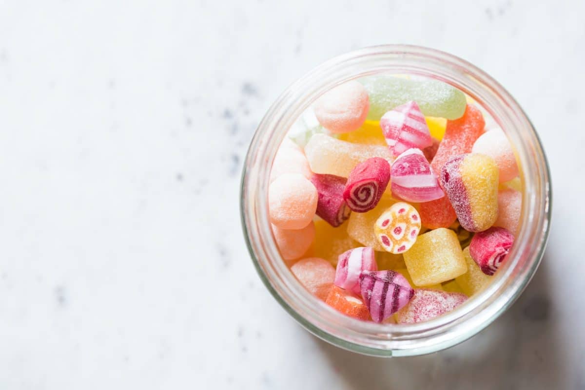 bocal rempli de bonbons