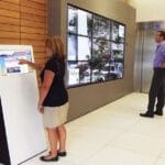 comment équiper une vitrine d’une borne interactive