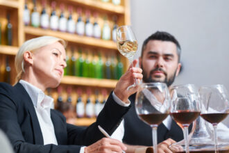 Développez vos compétences en vins spiritueux avec une formation adaptée