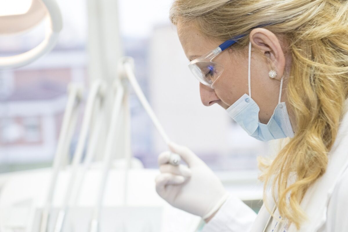 une dentiste