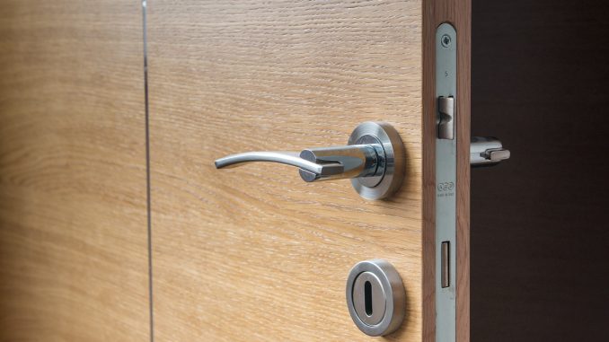 door-1089638_1280