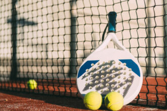 Initiation au padel à Marrakech : découvrez ce sport passionnant