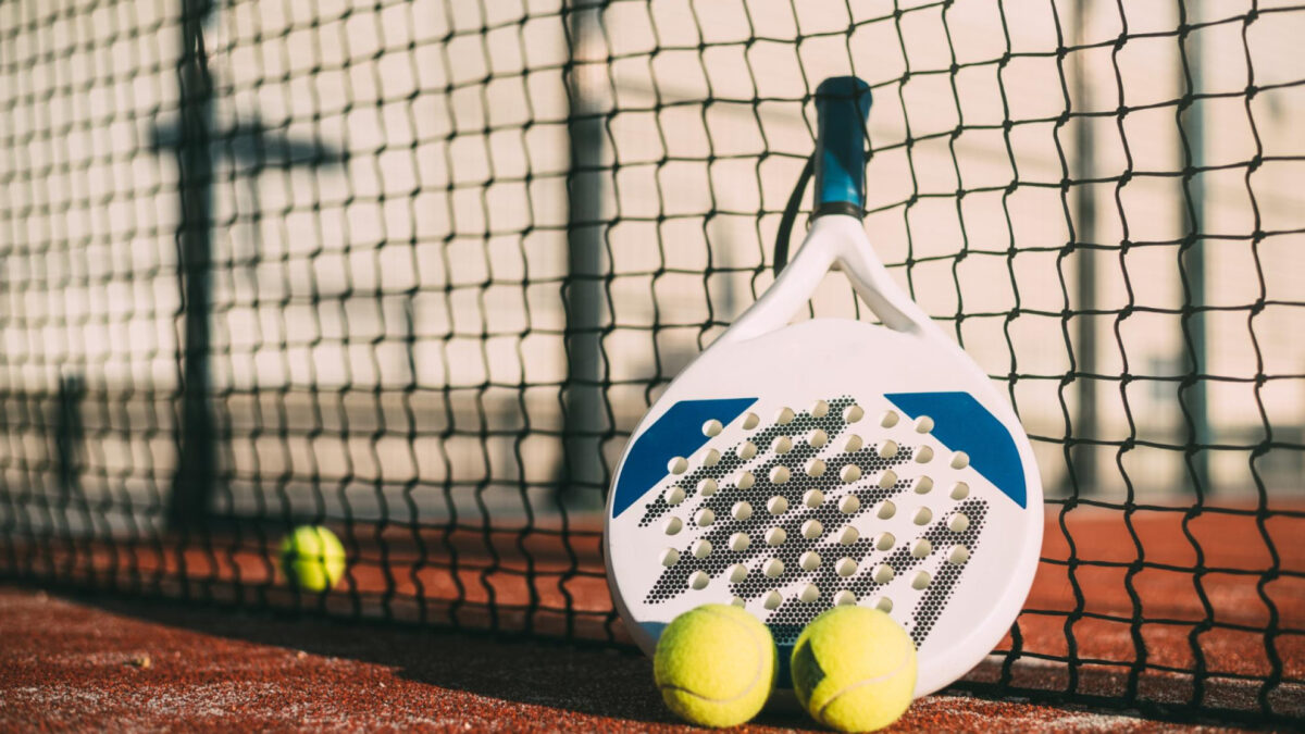 Initiation au padel à Marrakech : découvrez ce sport passionnant
