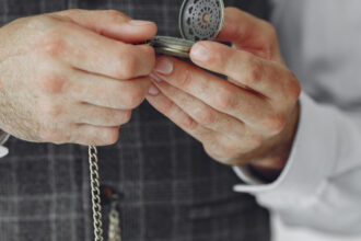 Les montres à gousset : un héritage horloger à préserver et à transmettre !