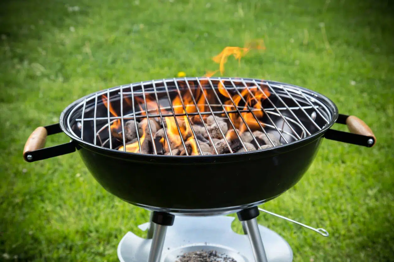 barbecue au charbon de bois