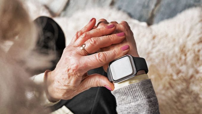 montre-connectee-seniors-pour-assistance
