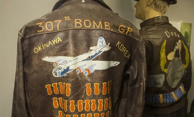 Ancinne veste d'aviateur pour homme datant de la guerre