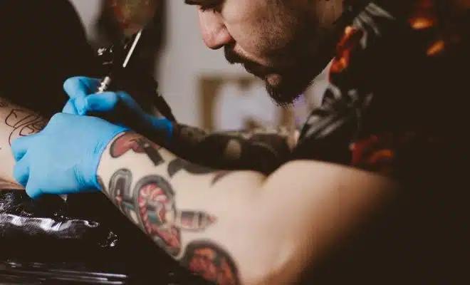 Est-il possible de se faire tatouer l'intérieur de la lèvre ?